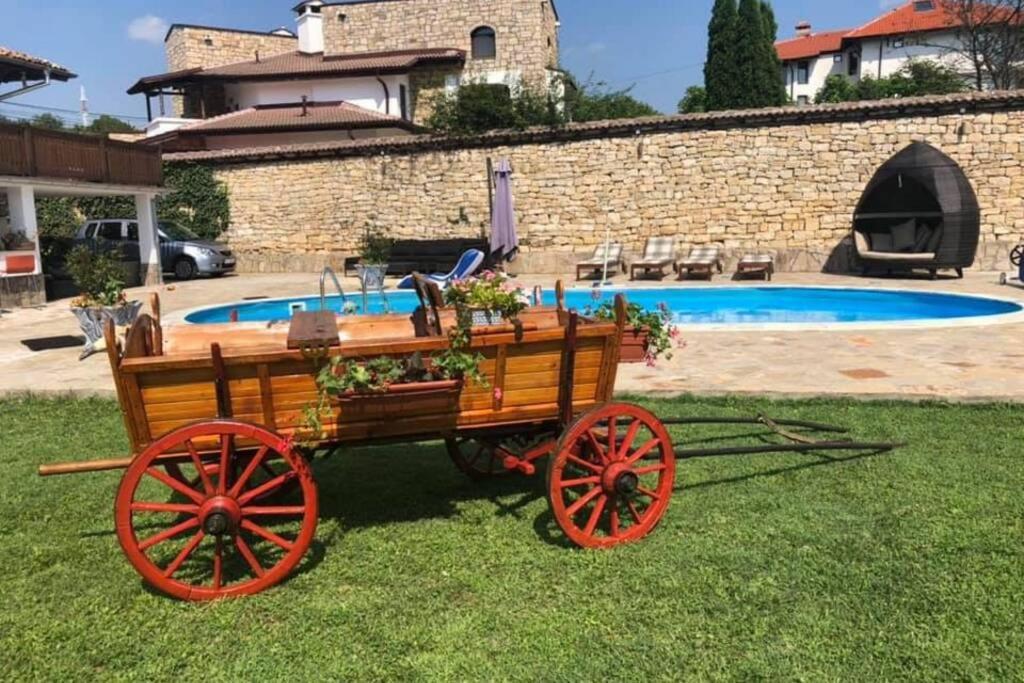 Angliiska Vila Arbanaszi Kültér fotó