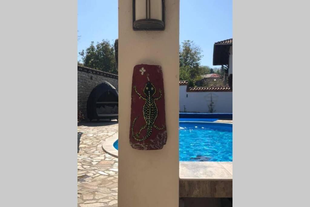 Angliiska Vila Arbanaszi Kültér fotó
