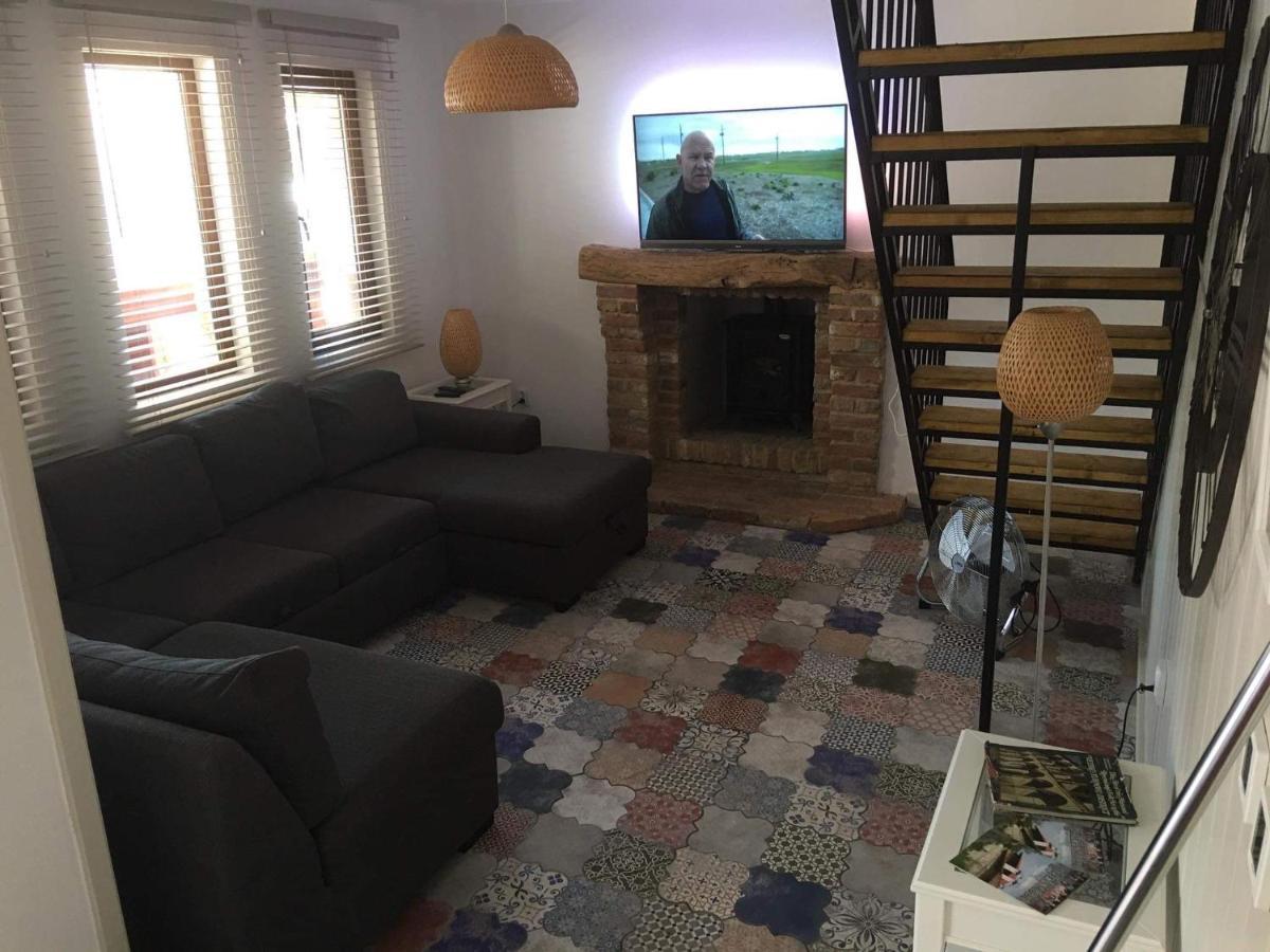 Angliiska Vila Arbanaszi Kültér fotó