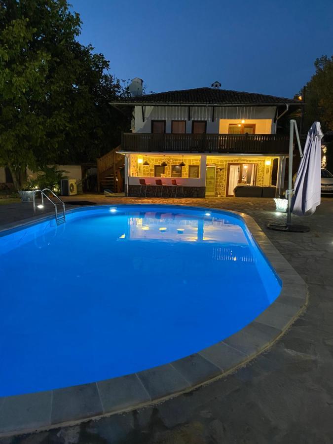 Angliiska Vila Arbanaszi Kültér fotó